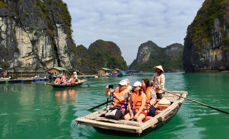 Experience The Wonder Of Dau Go Cave, Ha Long