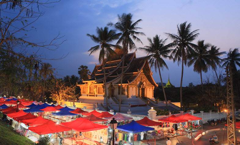 Laos travel guide - Tourist attractions Luang Prabang Night market